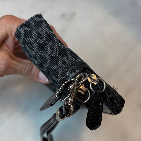 COACH Madison Needlepoint Signature Op Art Double Zip Wristlet Wallet 50392 - Picture 9 of 15